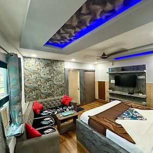 Deluxe Queen Suite